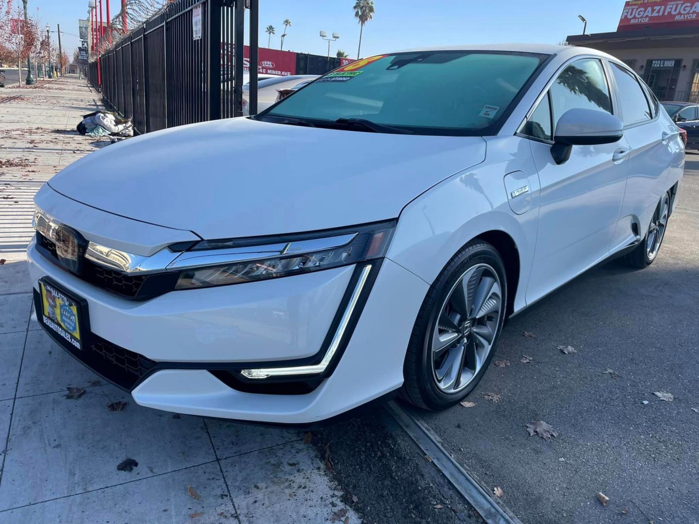 2018 WHITE /White Gold Honda Clarity (JHMZC5F13JC) , located at 744 E Miner Ave, Stockton, CA, 95202, (209) 944-5770, 37.956863, -121.282082 - Photo#3